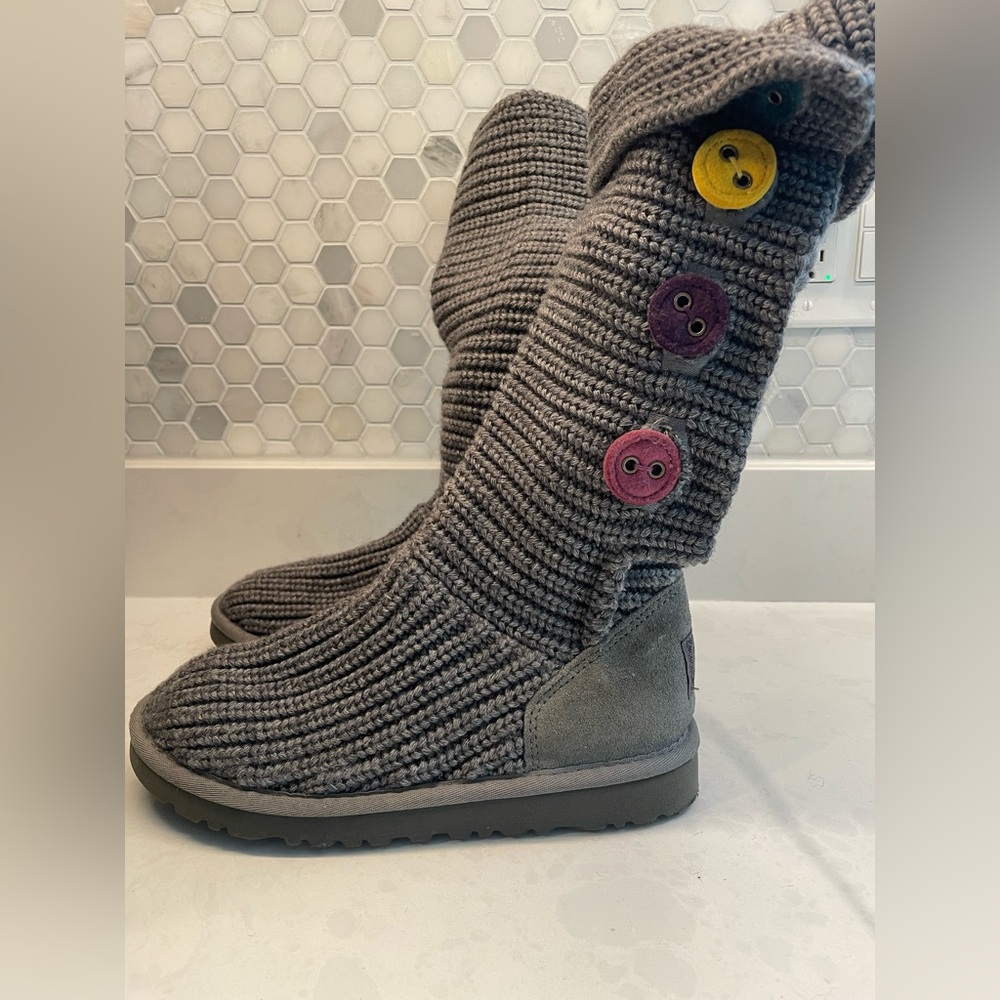 UGG Gray Knit Fabric & Suede Multicolor Felt Buttons Sweater Boots Size 6